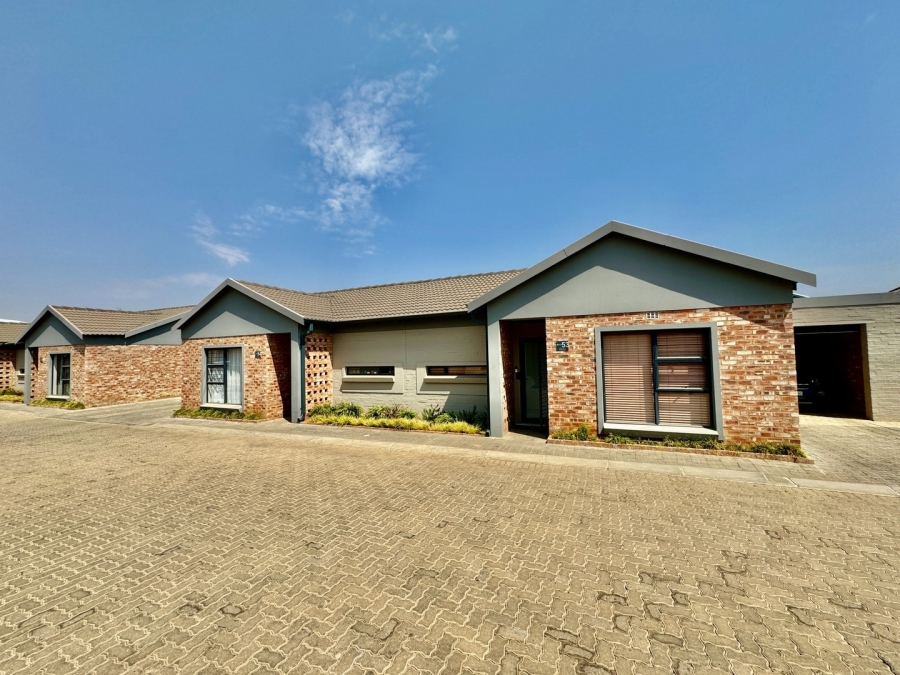 2 Bedroom Property for Sale in Van Der Hoff Park North West